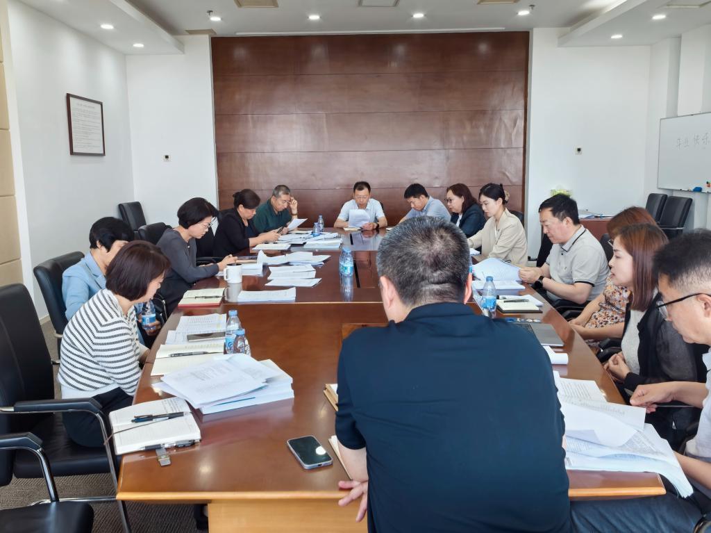 学校召开2025年新专业申报汇报会