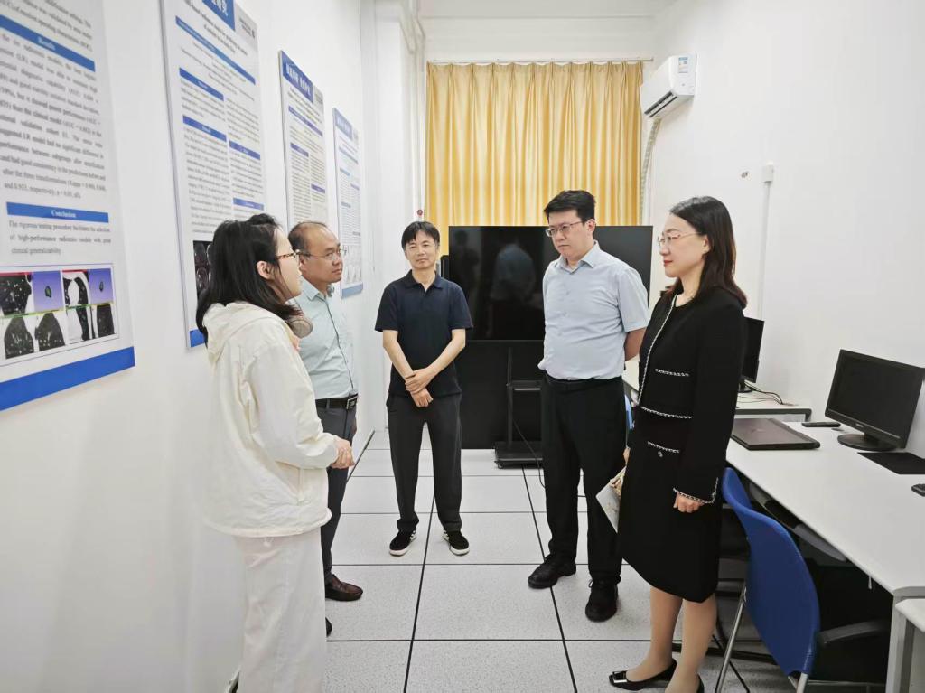 学校领导到医学影像学院调研
