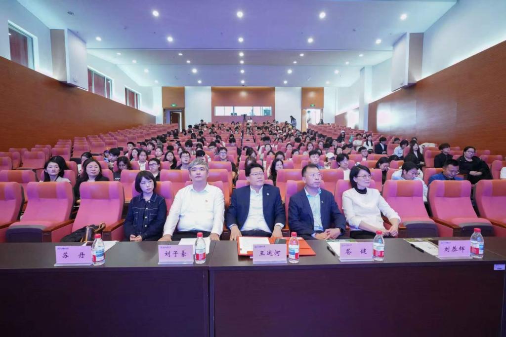 学校举办2026年学生海外交流项目总结分享暨2027年寒假项目宣讲会