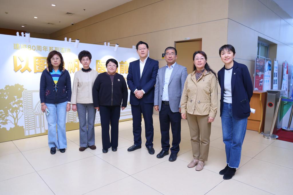 学校举行“老挂图讲述大医故事”展览启动暨“记忆大医·医学挂图库”发布...