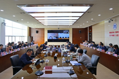 学校召开树立和践行正确政绩观学习教育工作推进会