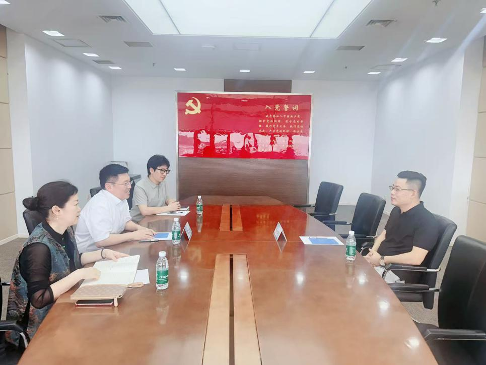 营口巨成教学科技开发有限公司来访我校