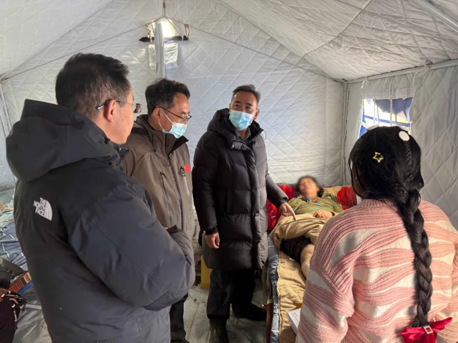 辽宁省 “组团式” 医疗援藏队员驰援巴青震区