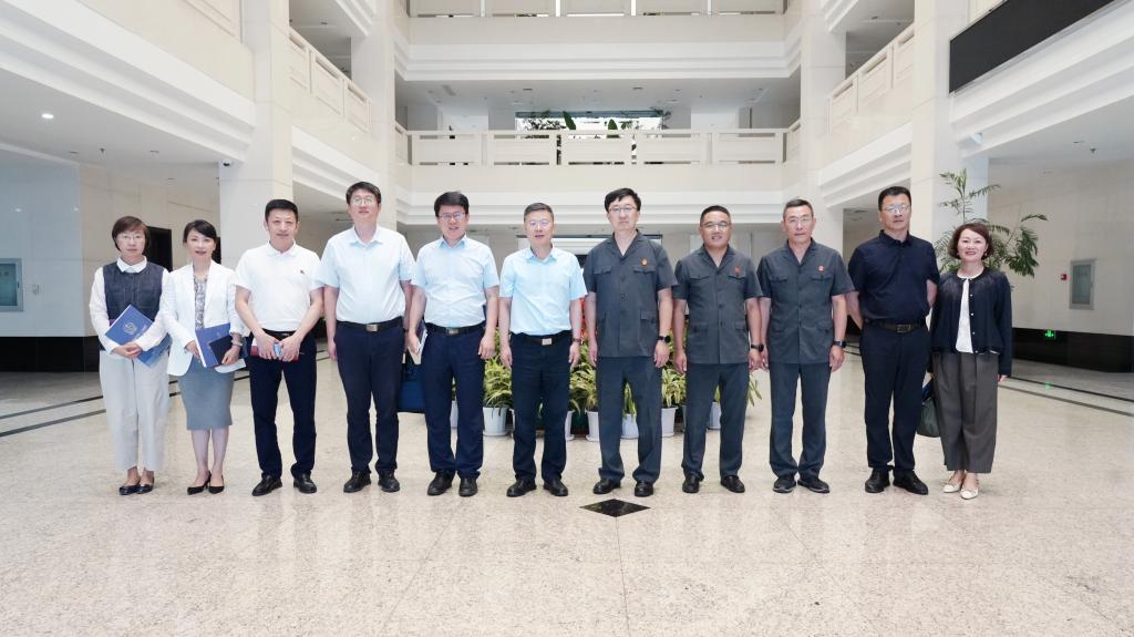 学校党委书记李海洋一行赴大连市中级人民法院开展学习交流